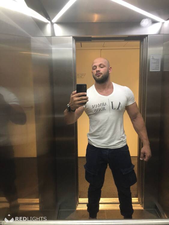 Escort Hot_Boy8812